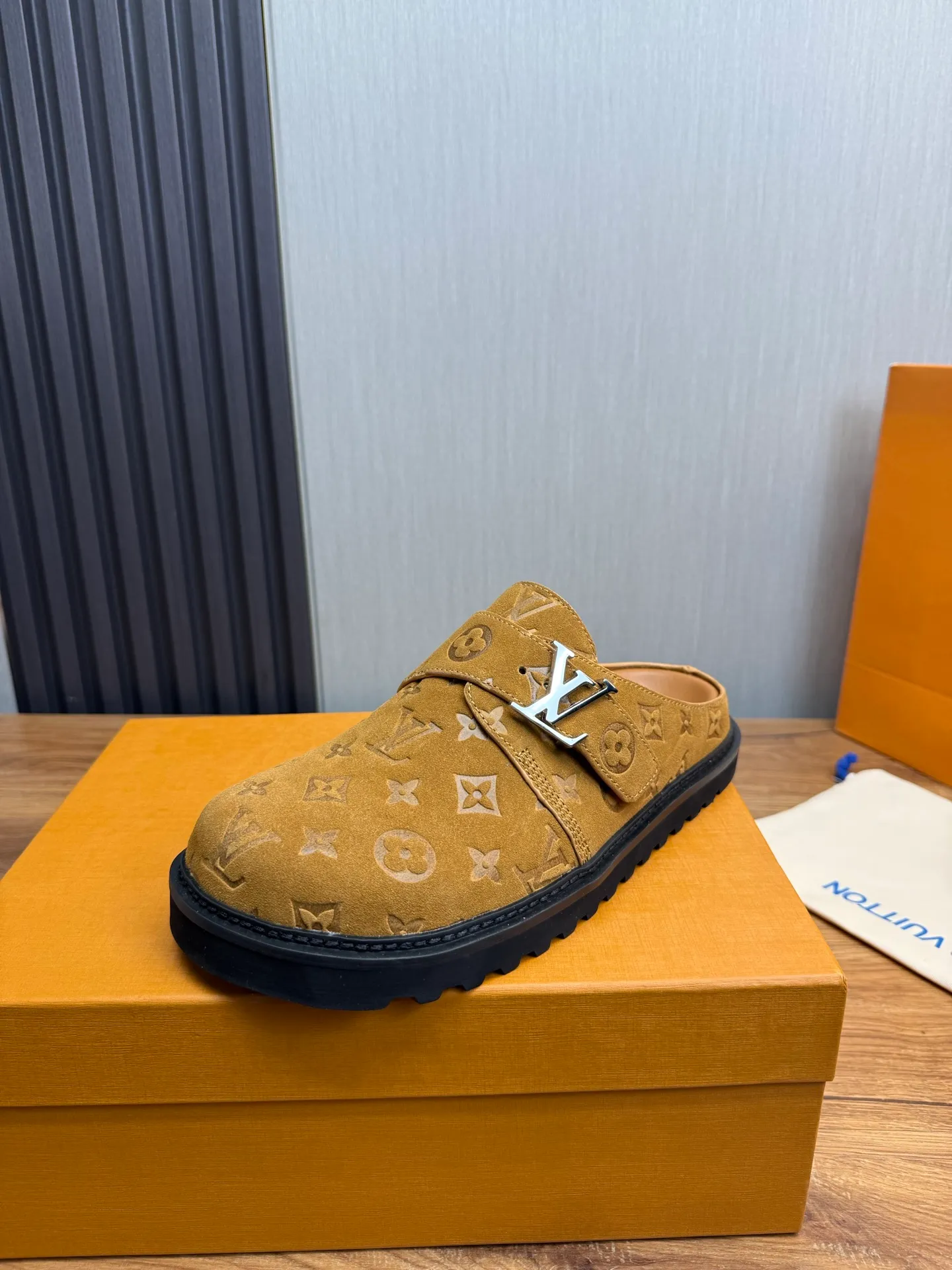 Men's men's shoes 460💰 Lv. Popular couple slippers hot sale🩷💚 🩴Official website one to one production 35-45 sizes 45 46 🉑️Customized!